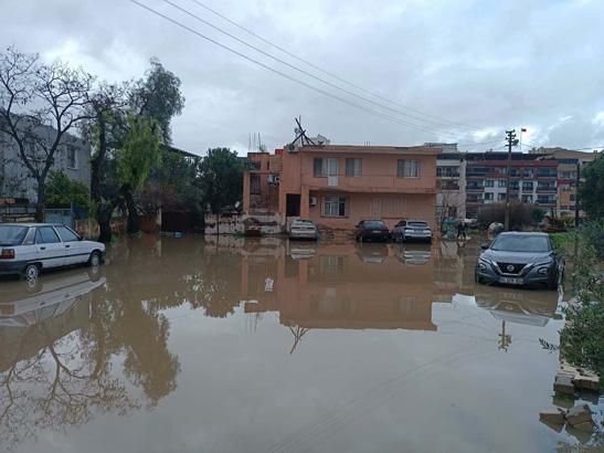 Birçok kenti sağanak vurdu, okullar tatil edildi