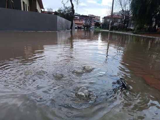 Birçok kenti sağanak vurdu, okullar tatil edildi