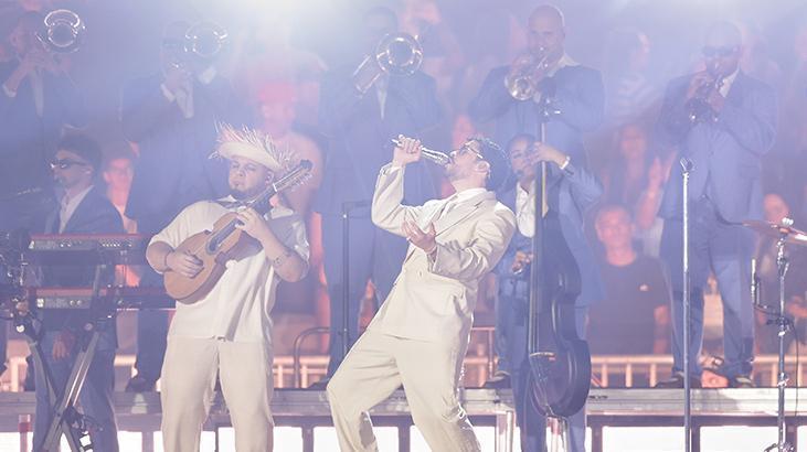 Bad Bunny çılgınlığı Konserine on binlerce kişi katıldı