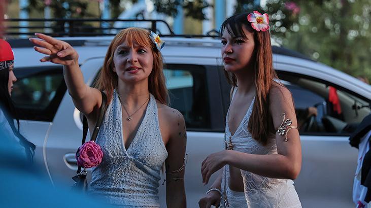 Bad Bunny çılgınlığı Konserine on binlerce kişi katıldı