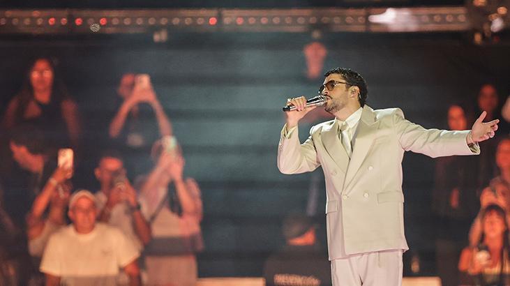 Bad Bunny çılgınlığı Konserine on binlerce kişi katıldı