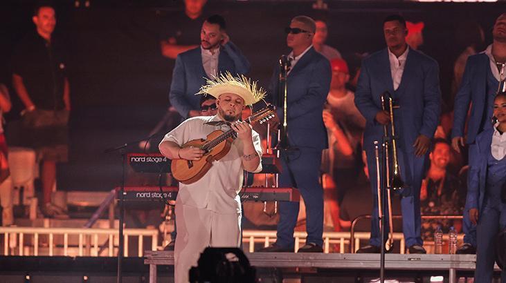 Bad Bunny çılgınlığı Konserine on binlerce kişi katıldı