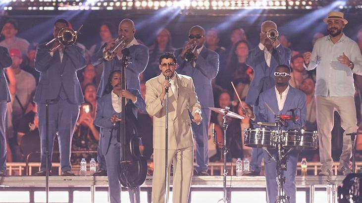 Bad Bunny çılgınlığı Konserine on binlerce kişi katıldı