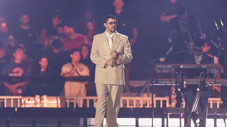 Bad Bunny çılgınlığı Konserine on binlerce kişi katıldı