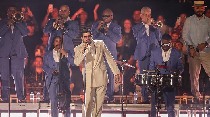 Bad Bunny çılgınlığı Konserine on binlerce kişi katıldı