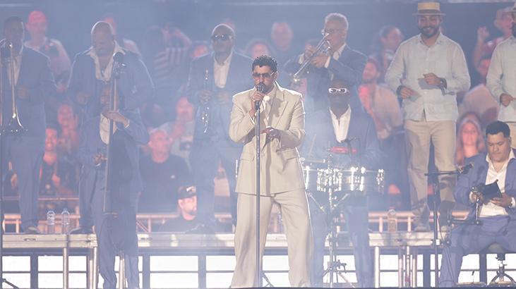 Bad Bunny çılgınlığı Konserine on binlerce kişi katıldı
