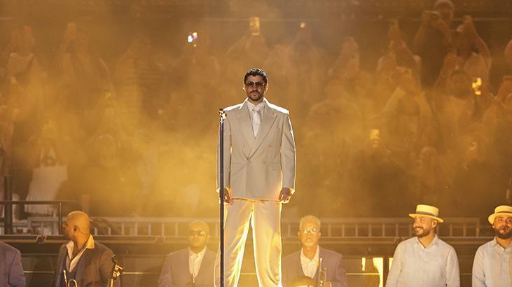 Bad Bunny çılgınlığı Konserine on binlerce kişi katıldı