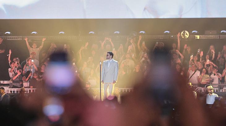 Bad Bunny çılgınlığı Konserine on binlerce kişi katıldı