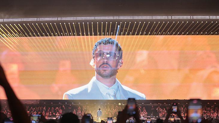 Bad Bunny çılgınlığı Konserine on binlerce kişi katıldı