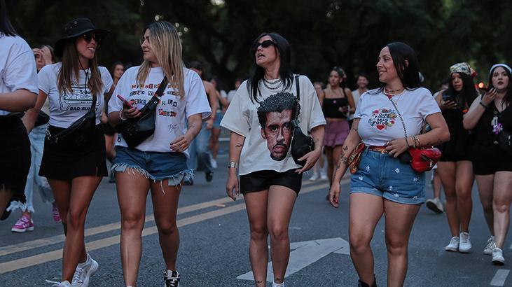 Bad Bunny çılgınlığı Konserine on binlerce kişi katıldı