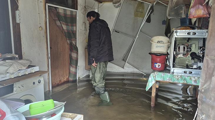 Köyceğiz Gölü taştı, vatandaşlar sokaklarda kanolarla gezdi