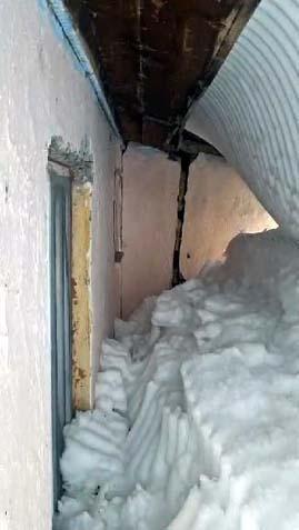 Evler kara gömüldü Kar 2 metreyi aştı: Onlarca köyle ulaşım tamamen durdu