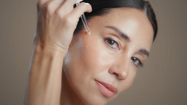 “Düzenli kullanımda cilt tonu dengeleniyor ve doku iyileşiyor”