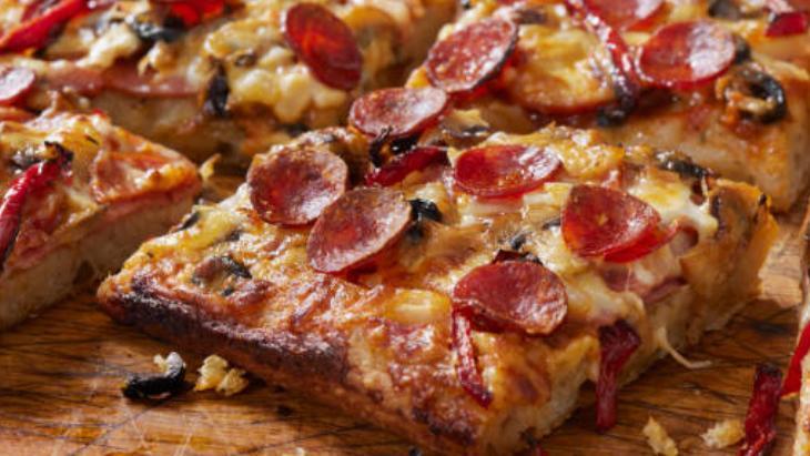 FIRINDA YUMUŞACIK EKMEK PİZZA NASIL YAPILIR