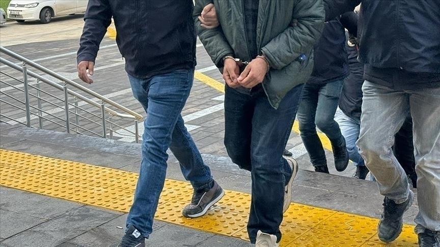 8 ilde eş zamanlı operasyon! Sahte belgelerle ikamet ağına 48 gözaltı