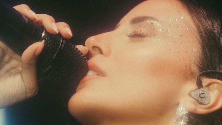 Sahne stili ve açıklamaları olay yarattı: Hande Ünsaldan çok konuşulacak tarz