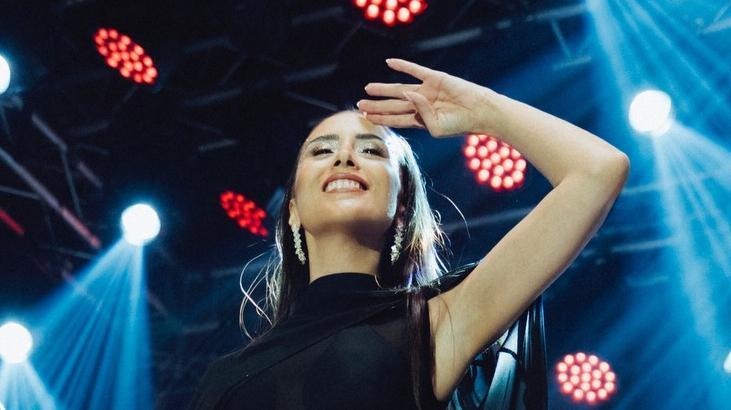 Sahne stili ve açıklamaları olay yarattı: Hande Ünsaldan çok konuşulacak tarz