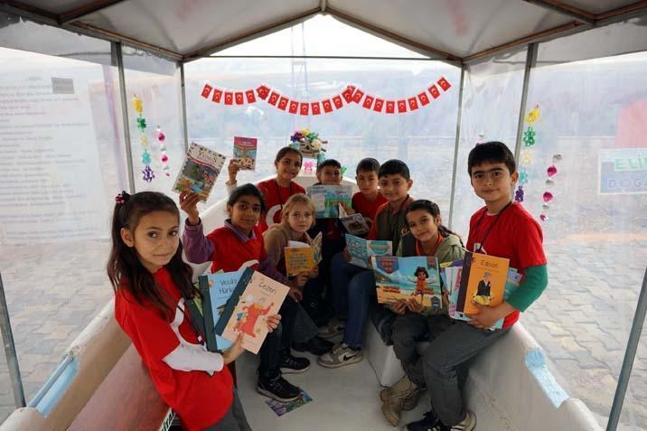 Fırat Nehri’nden okul bahçesine Müdür onardı, öğrenciler hayran kaldı: Teneffüsü dört gözler bekliyorlar