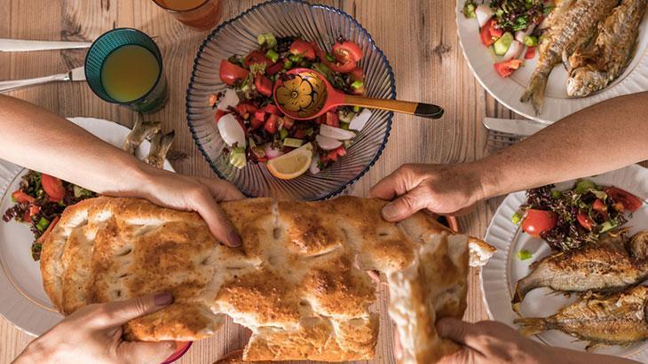 İftara yavaş ve küçük porsiyonlarla başlayın