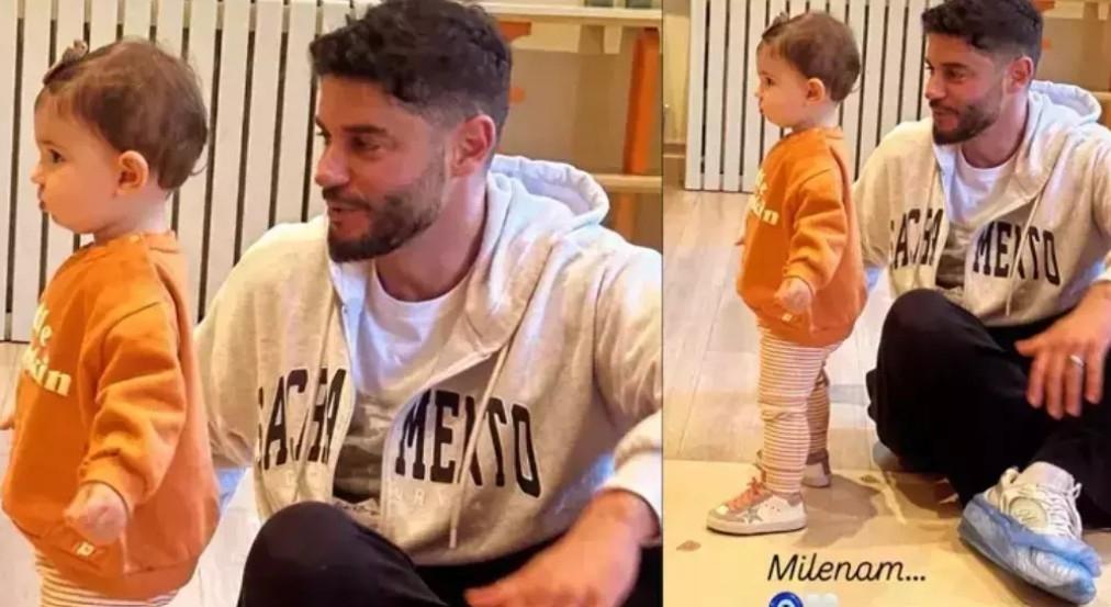 İç ısıtan kare Berk Oktay ve Yıldız Çağrı Atiksoy çiftinden mutlu aile pozu İç ısıtan kare Berk Oktay ve Yıldız Çağrı Atiksoy çiftinden mutlu aile pozu