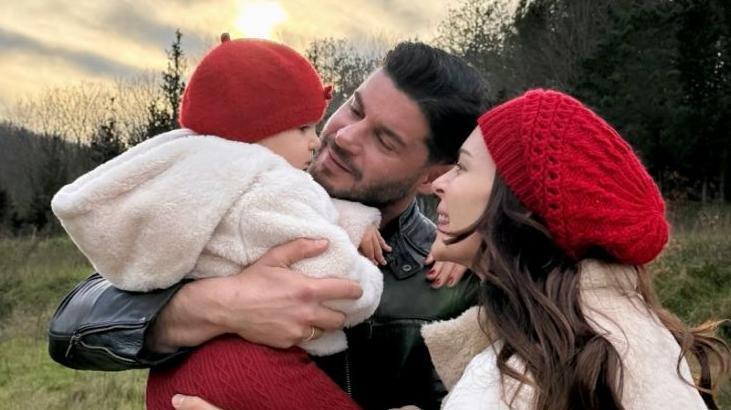 İç ısıtan kare Berk Oktay ve Yıldız Çağrı Atiksoy çiftinden mutlu aile pozu İç ısıtan kare Berk Oktay ve Yıldız Çağrı Atiksoy çiftinden mutlu aile pozu