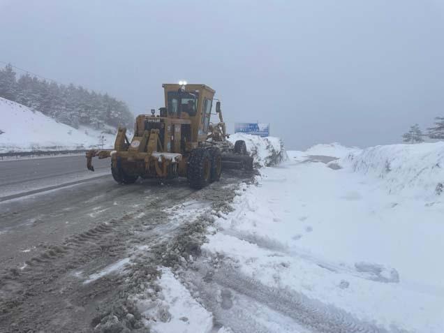Kar kalınlığı 3 metreyi aştı Beyaz kabus geri dönüyor, evler kara gömüldü