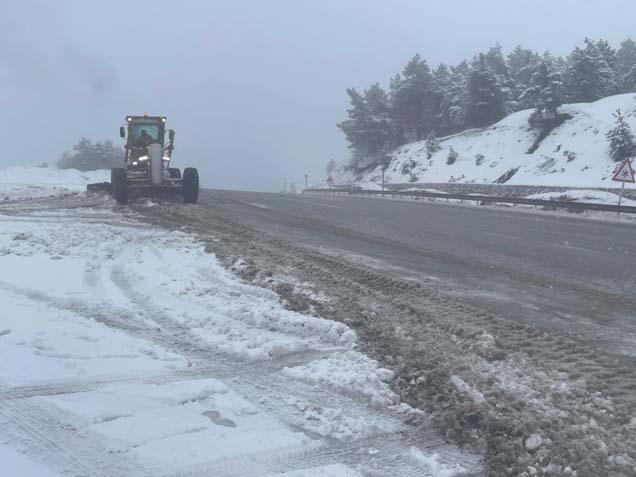 Kar kalınlığı 3 metreyi aştı Beyaz kabus geri dönüyor, evler kara gömüldü