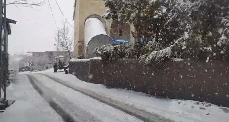 ADANA TUFANBEYLİDE KAR YAĞIŞI ETKİLİ OLDU