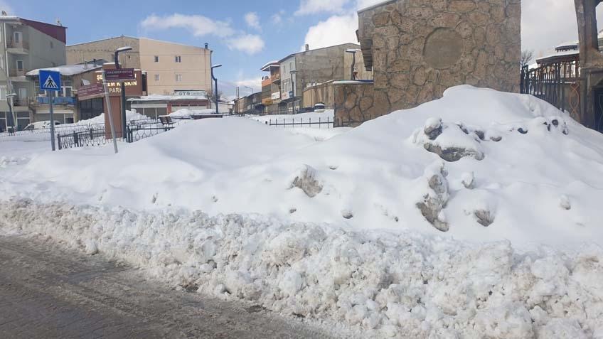 TOKAT-SİVAS KARA YOLUNDA KAR ETKİLİ OLUYOR