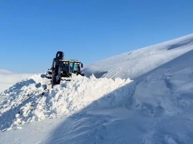 Kar kalınlığı 3 metreyi aştı Beyaz kabus geri dönüyor, evler kara gömüldü