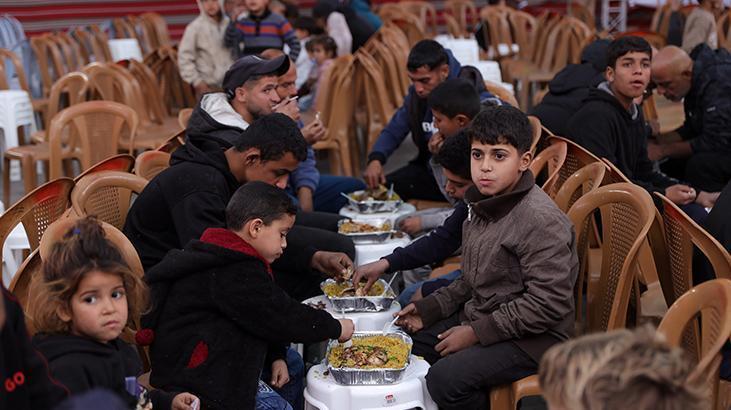 Gazzedeki Filistinlilerden buruk Ramazan sevinci