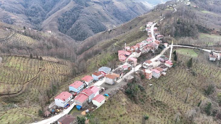 Karadeniz fıkrası gibi mahalle Komşular bir adımla il değiştiriyor, bir dakika farkla iftar açıyor