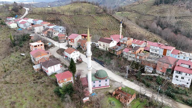 Karadeniz fıkrası gibi mahalle Komşular bir adımla il değiştiriyor, bir dakika farkla iftar açıyor