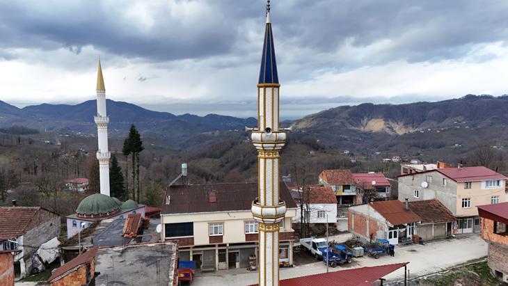 Karadeniz fıkrası gibi mahalle Komşular bir adımla il değiştiriyor, bir dakika farkla iftar açıyor