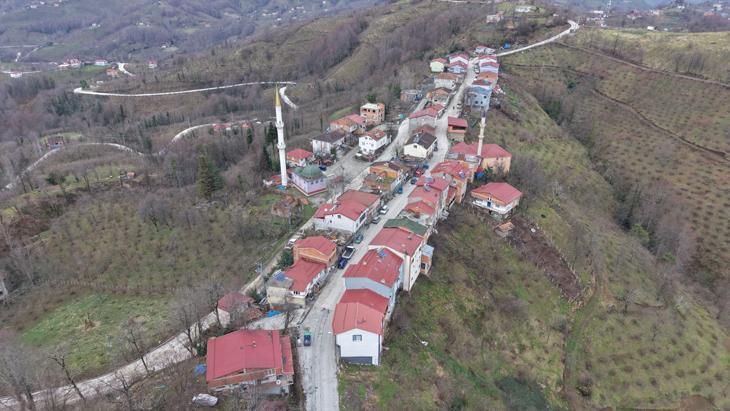 Karadeniz fıkrası gibi mahalle Komşular bir adımla il değiştiriyor, bir dakika farkla iftar açıyor