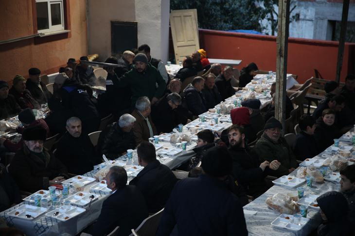 Karadeniz fıkrası gibi mahalle Komşular bir adımla il değiştiriyor, bir dakika farkla iftar açıyor
