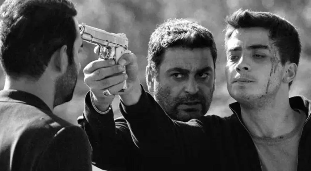 Atakan Özkaya setten paylaştı Uzak Şehirin yıldızları bir arada