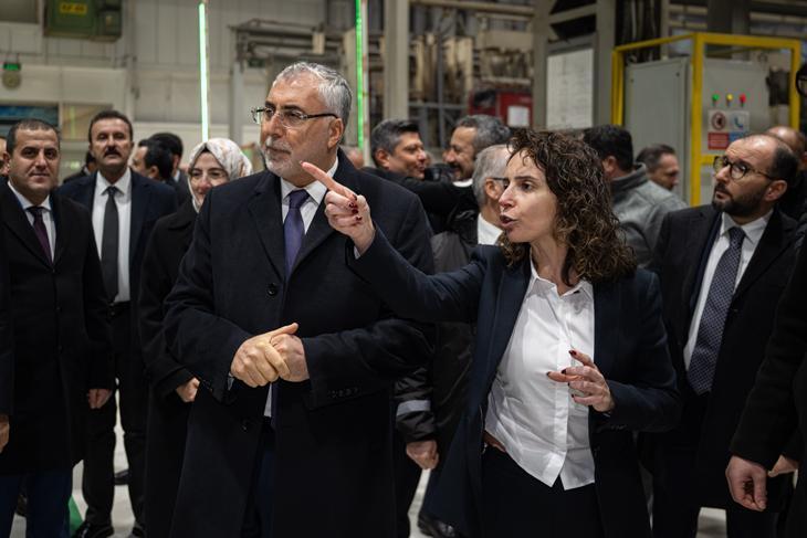 Çalışma ve Sosyal Güvenlik Bakanı Işıkhan, ilk iftarını fabrika işçileriyle yaptı