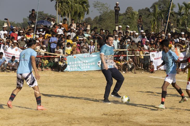 Bilal Erdoğan ile TİKA Başkanı Eren, Bangladeşte Arakan mülteci kampını ziyaret etti
