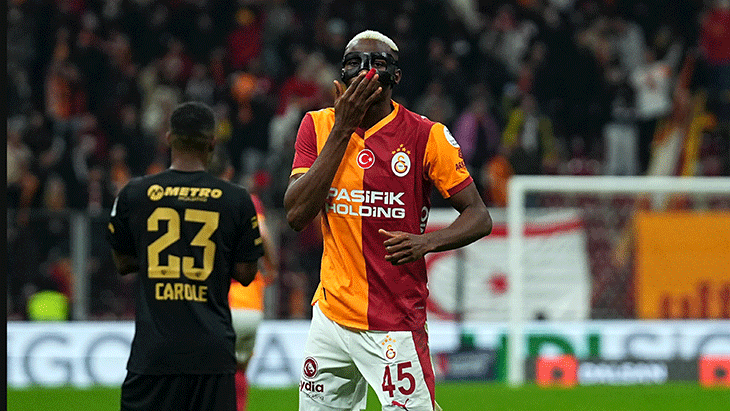 TOPLAM PUAN 23
Victor Osimhen'in sakatlık, hastalık ya da milli takımda bulunma gibi sebeplerle kulübünde forma giyemediği 9 maçta Galatasaray çok puan kaybetti. Aralarında kupa maçları da bulunan karşılaşmaların tümü, kayıpların rakamsal olarak anlaşılması adına ligdeki gibi puan hesabıyla değerlendirildiğinde, bu 9 maçın 4'ünde berabere kalan ve 5'ini ise kaybetti, yitirilen toplam puan 23 oldu.
Osimhensiz Galatasaray'ın takıldığı maçlar:
RFS Riga (2-2)
Malmö (2-2)
AZ Alkmaar (4-1)
Başakşehir (2-2)
Frankfurt (5-1)
Union SG (1-0)
Fenerbahçe (2-0)
Gaziantep (1-1)
Konyaspor (2-0)