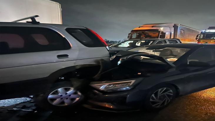 Anadolu Otoyolunda 16 araç birbirine girdi Zincirleme kazada çok sayıda yaralı var