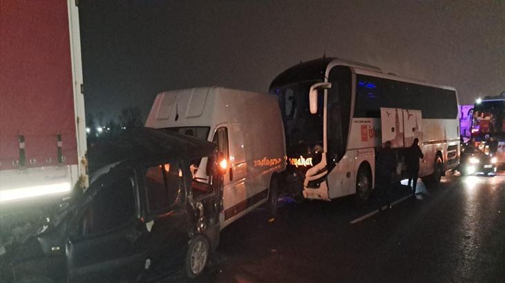 Anadolu Otoyolunda 16 araç birbirine girdi Zincirleme kazada çok sayıda yaralı var