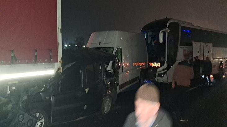 Anadolu Otoyolunda 16 araç birbirine girdi Zincirleme kazada çok sayıda yaralı var