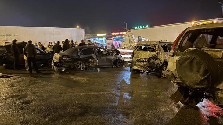 Anadolu Otoyolunda 16 araç birbirine girdi Zincirleme kazada çok sayıda yaralı var