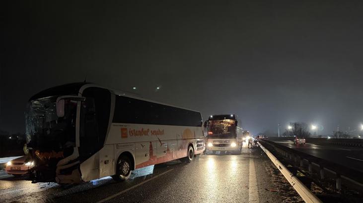 Anadolu Otoyolunda 16 araç birbirine girdi Zincirleme kazada çok sayıda yaralı var