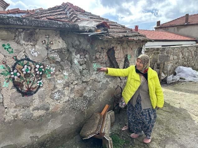 74 yaşında Okuma yazması yok ama evini gören şoke oluyor Üzüldüğünde ve sevindiğinde ilk yaptığım şey