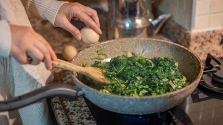 Çıtır çıtır ıspanaklı milföy tarifi Ramazan sofralarının yıldızı: 25 dakikada hazır