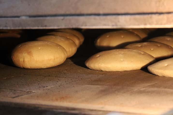 Lezzeti ülke sınırlarını aştı Günde sadece 150 tane üretiliyor: Altını kesip içini dolduruyorlar Lezzeti ülke sınırlarını aştı Günde sadece 150 tane üretiliyor: Altını kesip içini dolduruyorlar