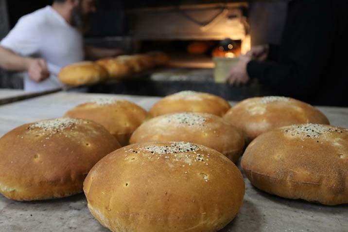 Lezzeti ülke sınırlarını aştı Günde sadece 150 tane üretiliyor: Altını kesip içini dolduruyorlar Lezzeti ülke sınırlarını aştı Günde sadece 150 tane üretiliyor: Altını kesip içini dolduruyorlar