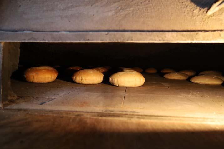 Lezzeti ülke sınırlarını aştı Günde sadece 150 tane üretiliyor: Altını kesip içini dolduruyorlar Lezzeti ülke sınırlarını aştı Günde sadece 150 tane üretiliyor: Altını kesip içini dolduruyorlar